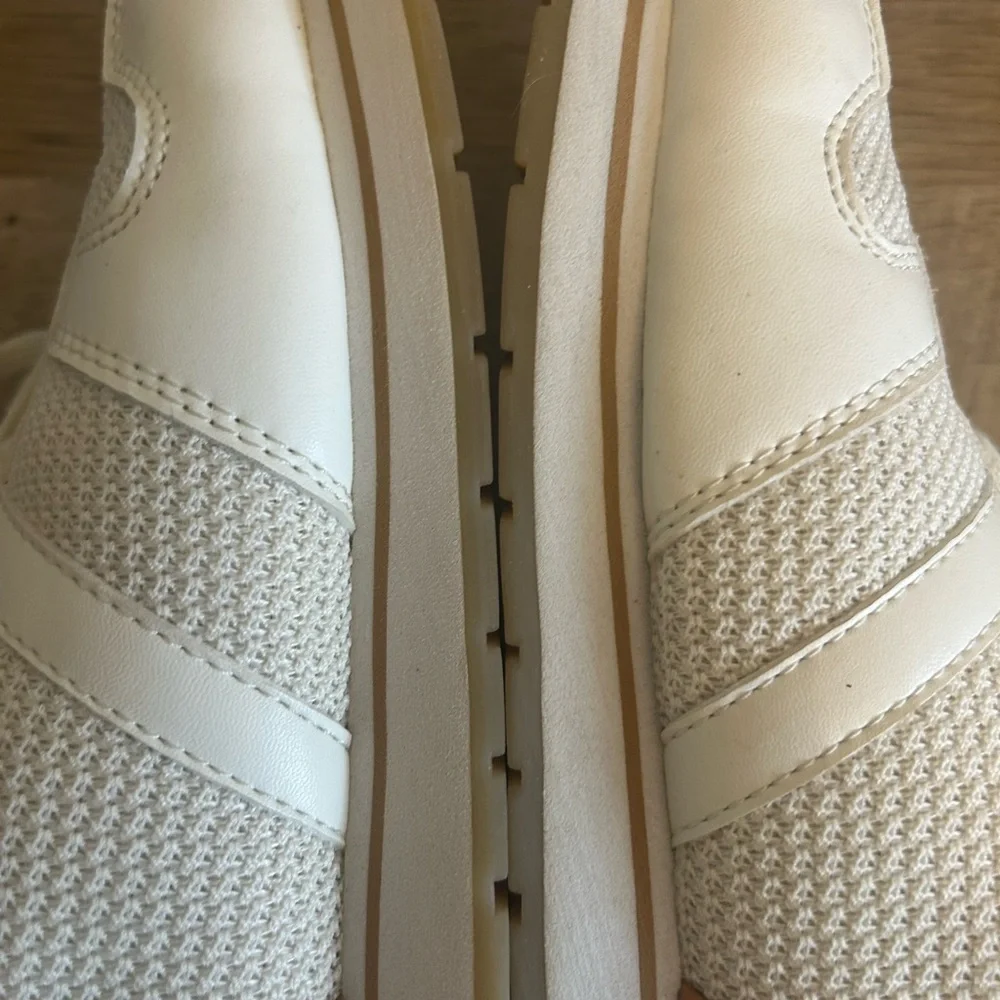 Banana Republic Factory White faux Leather Walking Sneakers Sz 7.5 Comfort‎